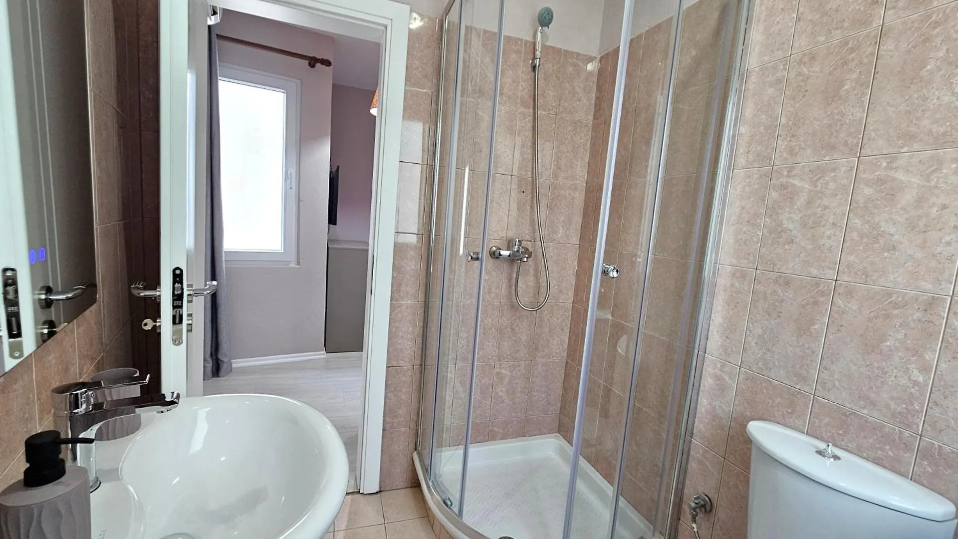 Skyvista Apartment Tirana 0*,  Albania